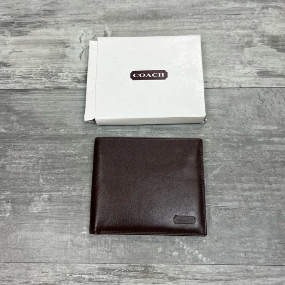 Coach NWT Brown Leather Double Billfold Wallet - Picture 1 of 8